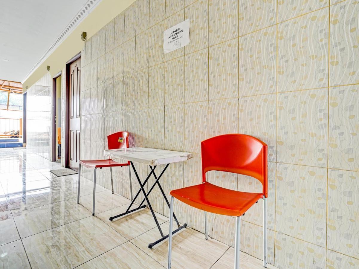Oyo 90238 Hotel Nusantara Сиребон Екстериор снимка