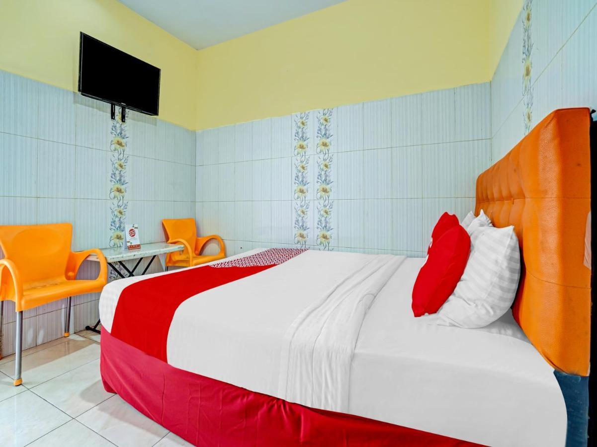 Oyo 90238 Hotel Nusantara Сиребон Екстериор снимка