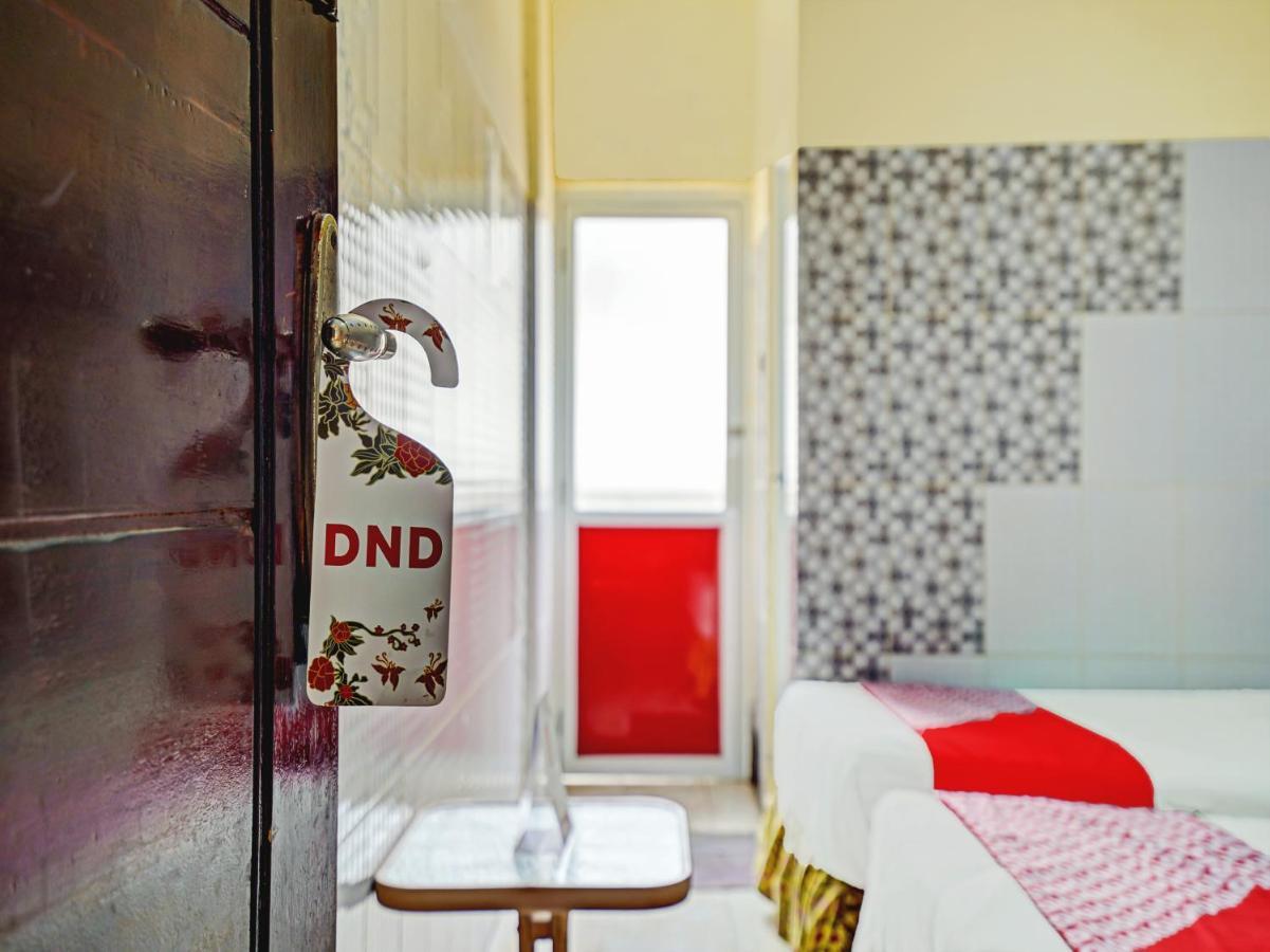 Oyo 90238 Hotel Nusantara Сиребон Екстериор снимка
