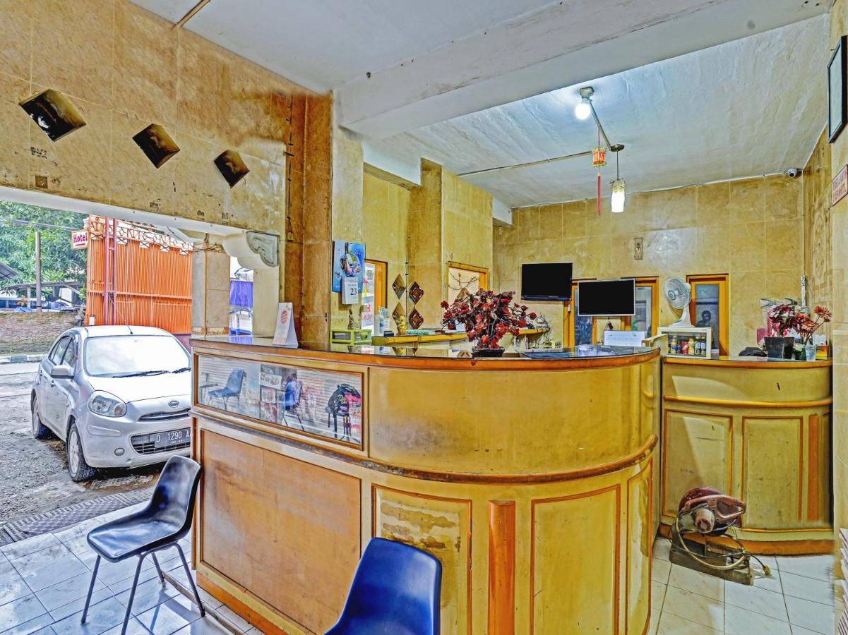 Oyo 90238 Hotel Nusantara Сиребон Екстериор снимка