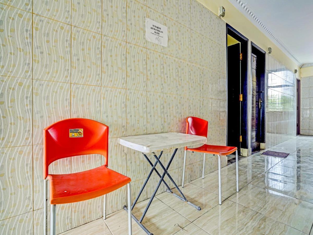 Oyo 90238 Hotel Nusantara Сиребон Екстериор снимка